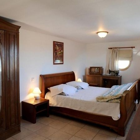 Les Hotes De La Combe Mouis Creissan Εξωτερικό φωτογραφία