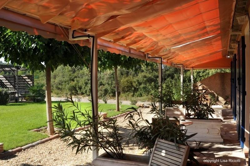 Les Hotes De La Combe Mouis Creissan Εξωτερικό φωτογραφία