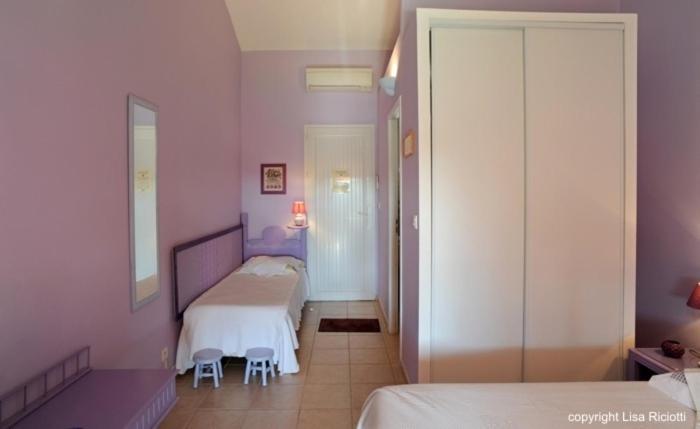 Les Hotes De La Combe Mouis Creissan Δωμάτιο φωτογραφία