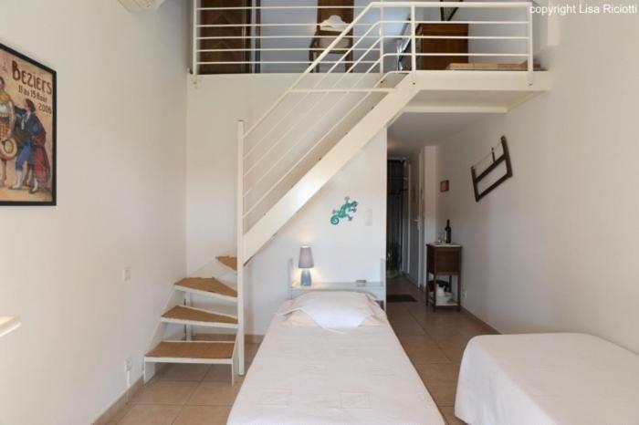 Les Hotes De La Combe Mouis Creissan Δωμάτιο φωτογραφία